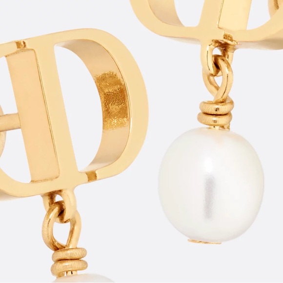 Authentic Petit CD Earrings Gold-Finish Metal and White Pearls box included - Picture 6 of 7